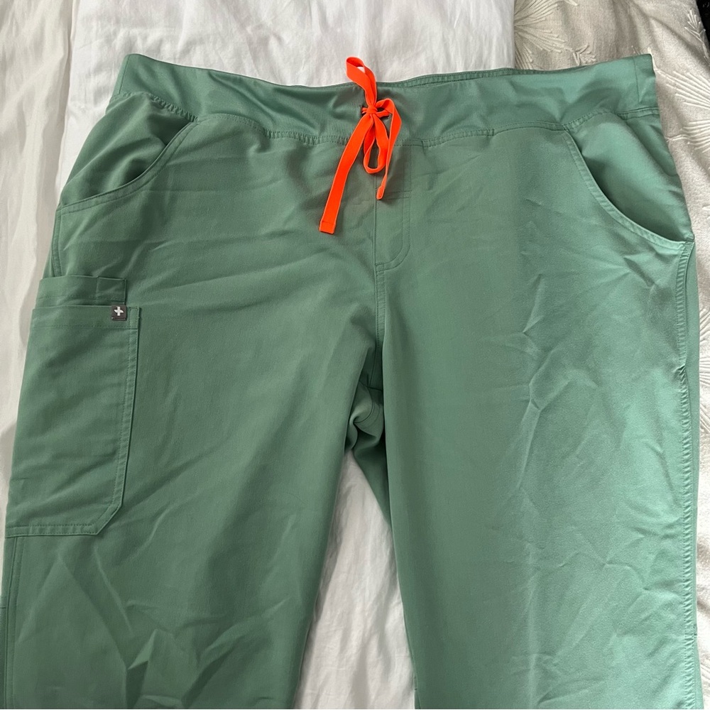 Figs Kade Cargo Scrub Pants